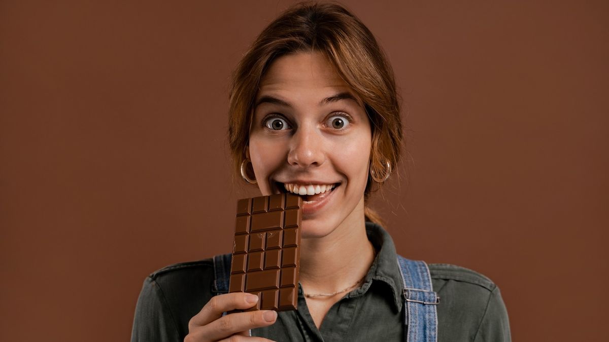 Chcete být šťastnější Dopřejte si dvě kostičky hořké čokolády třikrát denně